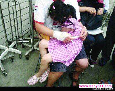 湖北代生公司网站,北京地铁事故：男子将女儿举起避开危险